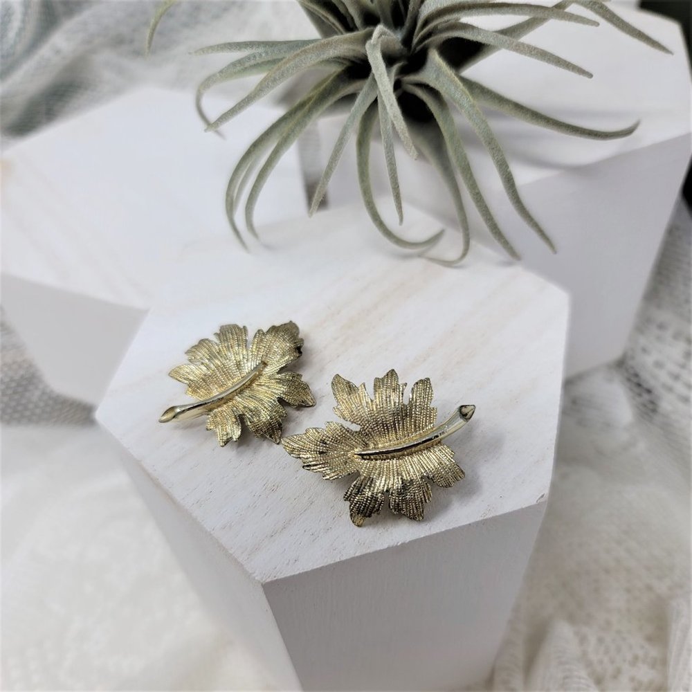 Emmons Vintage leaf Earrings Clip On Silver Tone